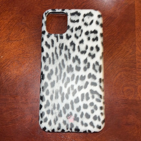 Snow Leopard iPhone Case - Picture 1 of 3